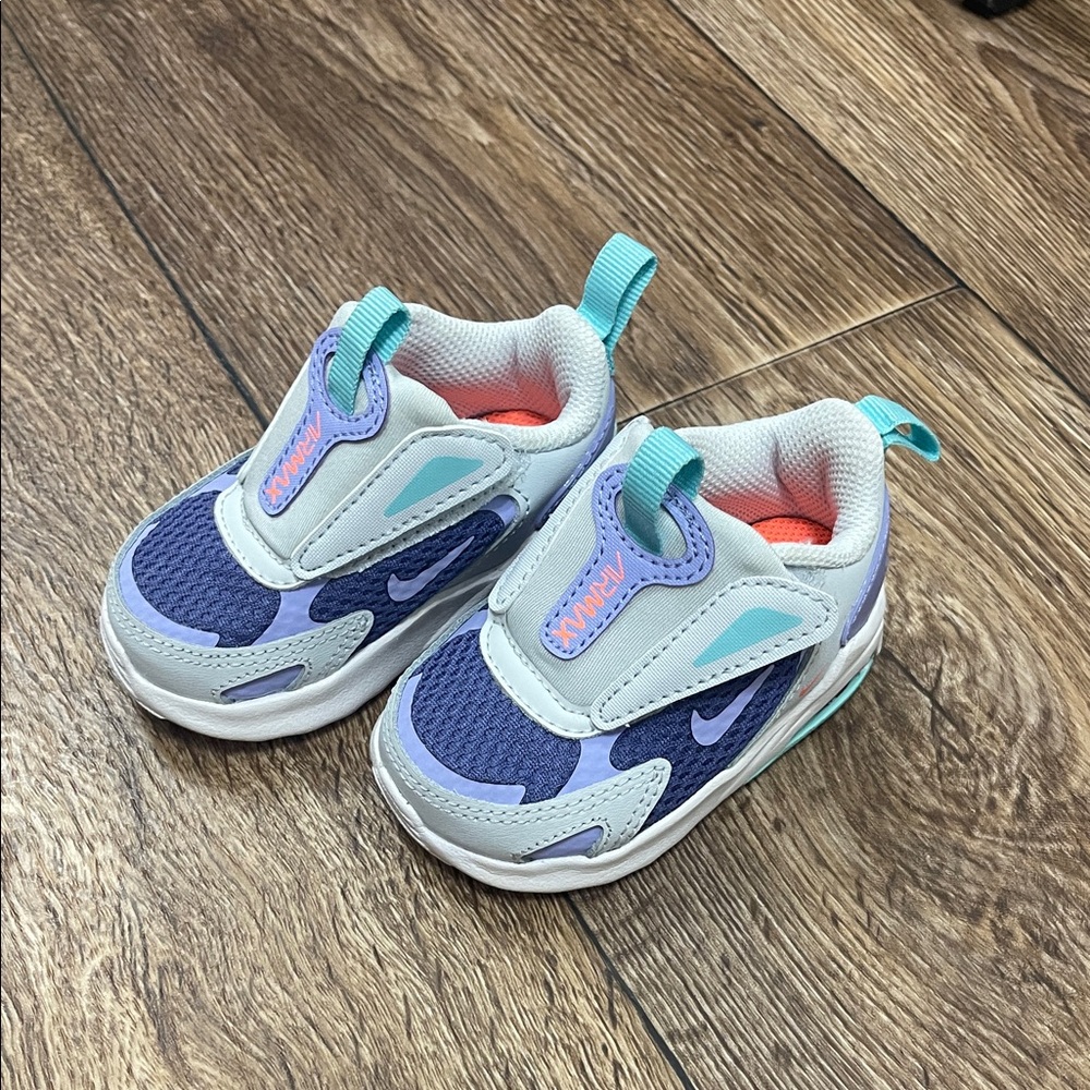 Nike Air Max Bolt Kids Sneakers in purple and Teal 3